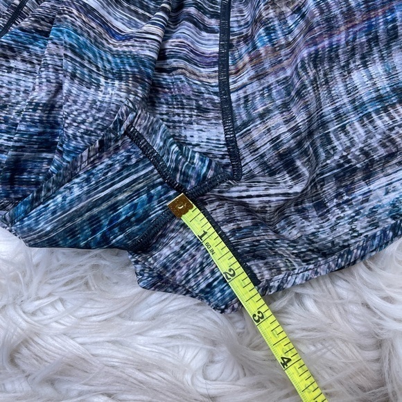 Lululemon Hotty Hot‎ Shorts in Digital Oasis 6 - Picture 7 of 8